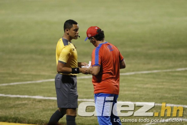 Fotos: Los seis jugadores del Olimpia que entrenaron antes del partido y la dedicatoria de Eddie