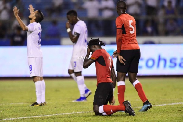 NO VISTE EN TV: Reclamos al árbitro, intercambio de camisas y tristeza trinitense