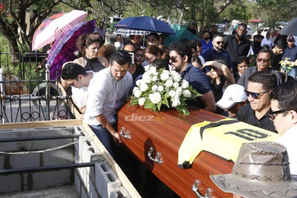 El doloroso y último adiós a Hernán García rodeado de familia, amigos y gente de fútbol