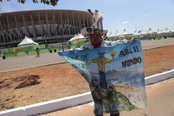 FOTOS: Hondureños se hacen sentir en el estadio Mané Garrincha