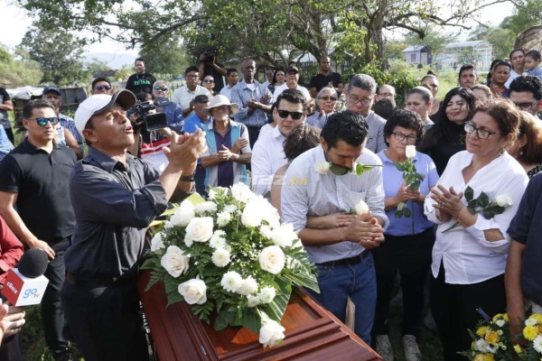 El doloroso y último adiós a Hernán García rodeado de familia, amigos y gente de fútbol