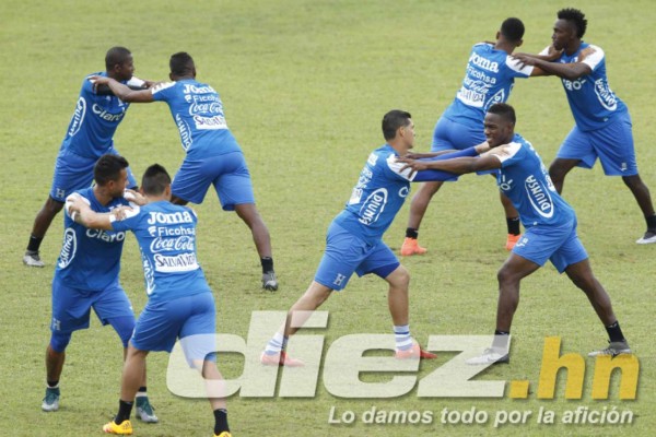 Pinto pide concentración, entrega y disciplina tras primer entreno con toda su artillería