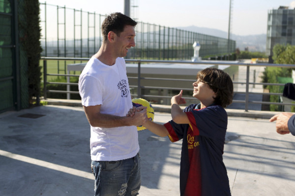Gabriel Muniz, niño brasileño sin pies, cumple su sueño.