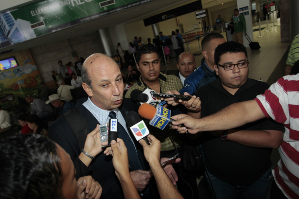 Selección de Honduras viaja a Houston a partido amistoso ante Perú.