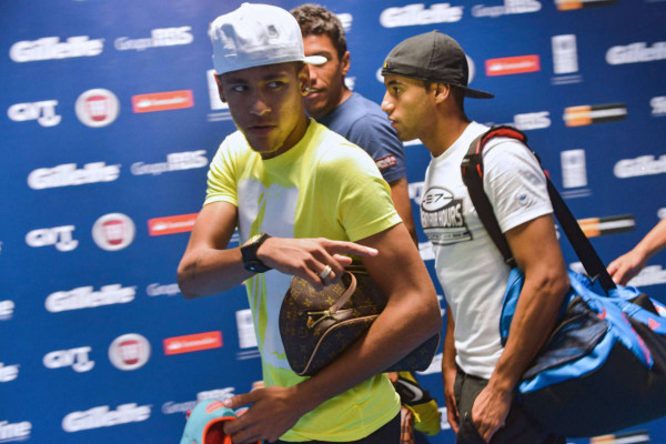 Espectacular gol de Zidane en juego benéfico en Brasil