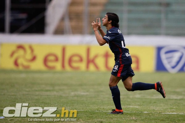 Fotos: Así celebró Félix Crisanto su gol con Olimpia, el show de inauguración y el hijo del 'Nene' Obando debutó