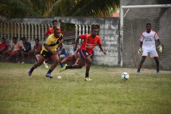 Marvin Chávez revive sus mejores tiempos haciendo fútbol en Sambo Creek