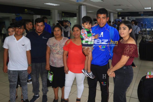 La Sub-20 de Honduras es recibida con pancartas, abrazos y homenaje
