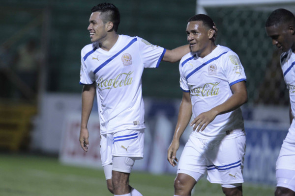 Olimpia golea a Victoria y es líder absoluto