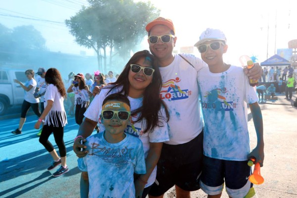 Las mejores imágenes del Color Run en Tegucigalpa