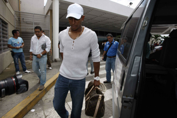 Carlo Costly resguardado.