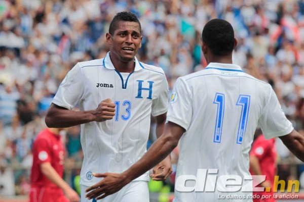 27 celebraciones inolvidables de Carlo Costly en su carrera