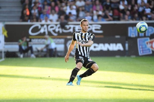 Con tres del Barcelona y dos del Real Madrid: Los jugadores activos más fieles a una camisa, sorpresa en el top 3