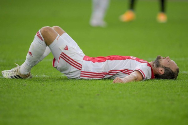 Un hondureño y el que estuvo 'muerto' por 78 minutos: futbolistas que se han desplomado en pleno campo