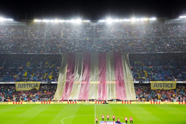 En fotos: Un Camp Nou politizado pide 'libertad y justicia'