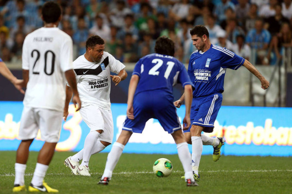 Espectacular gol de Zidane en juego benéfico en Brasil