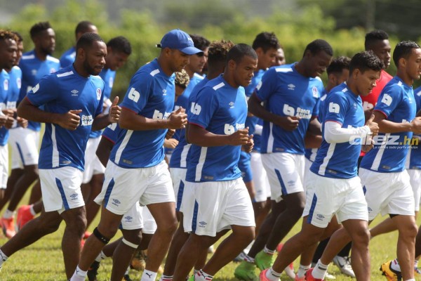 Novedades, sonrisas y mucho trabajo en el entrenamiento de Olimpia &nbsp;&nbsp;