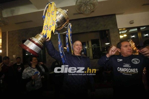 EN FOTOS: La íntima celebración de Motagua en su camerino tras ganar la copa 16