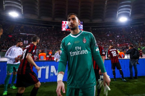 MERCADO: El defensor que llegaría al Barça; Cristiano pone un fichaje sobre la mesa del Madrid