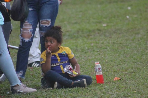Rambo' de León se roba 'el show' en La Masica: entrenó a niños y dio palabras motivacionales