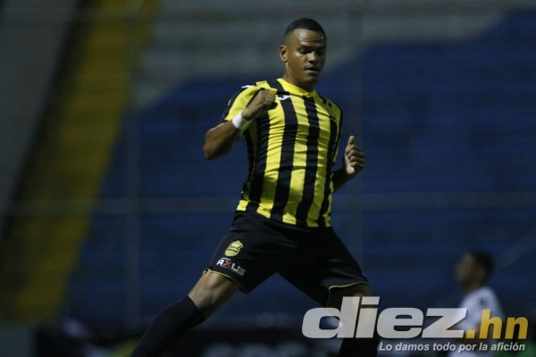 Fotos: Invitados de lujo en el Morazán, el abrazo de los hermanos Perelló y la alegría de Jonathan Rubio