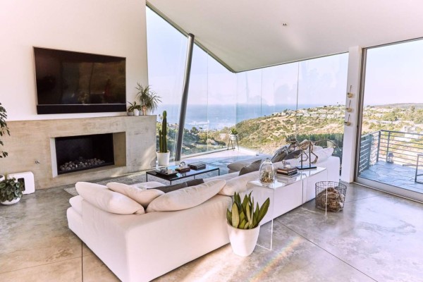 La espectacular mansión del skater mejor pagado del mundo con su propio parque de patinaje