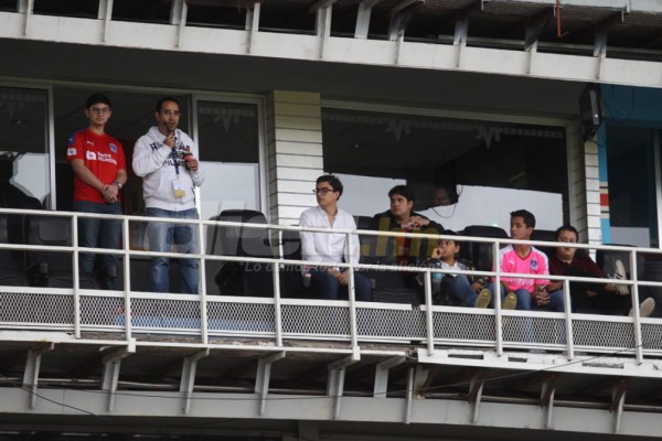 NO VISTE EN TV: El aficionado de lujo en el Nacional y Donis Escober estalló en ira