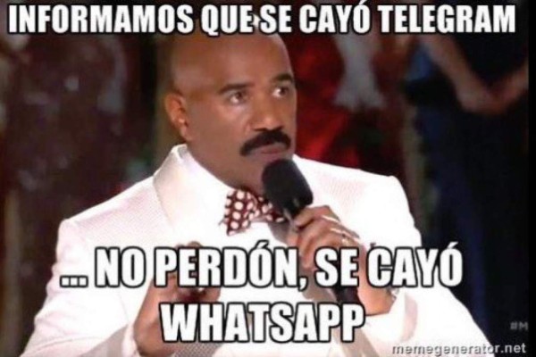 Se cae whatsapp y lo acribillan con duros memes
