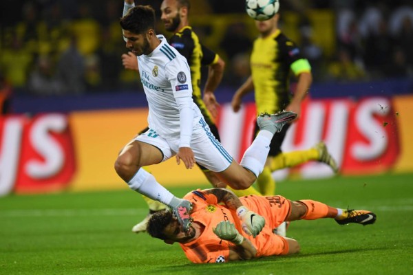 NO VISTE EN TV: La sorpresa de espontáneo a Cristiano y jugador del Dortmund que lo abrazó&nbsp;&nbsp;