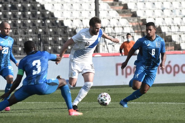 El futbolista catracho que sorprendió a fotógrafos griegos y los 'pelones' de Honduras ante Grecia