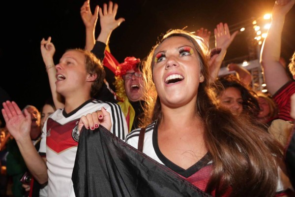 Alemanes celebran campeonato mundial