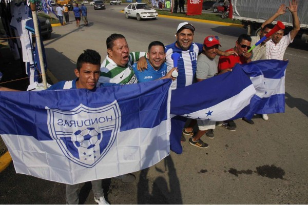 FOTOS: Así se vive la previa del encuentro entre Honduras-México