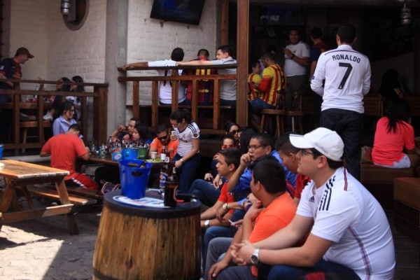 Ambientazo en Honduras con el clásico Barcelona-Real Madrid