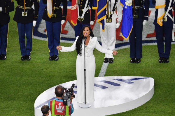 Fotos: Homenaje a Kobe Bryant, bellezas y colorido previo al Super Bowl de Miami