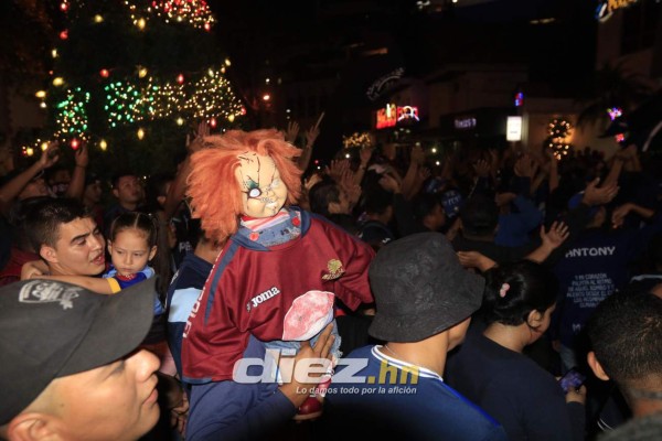 ¡Locura azul! Afición de Motagua y el banderazo previo a la final de la Liga Concacaf