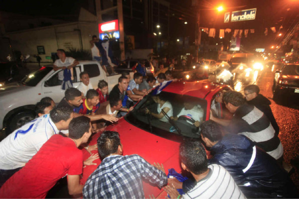 Honduras celebra en las calles el Aztecazo