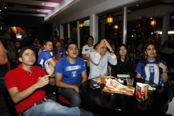 Así vivió la afición sampedrana el partido ante Panamá.