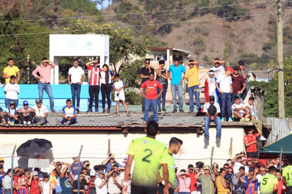 No viste en TV: Increíble parecido y la rabieta de Wilmer Cruz en el Nacional