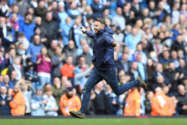 ¡Al borde de la locura! Éxtasis en Manchester tras conquistar la Premier League
