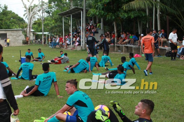 FOTOS: La última locura del Ñangui y Héctor Vargas desata la risa de sus jugadores