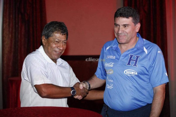 El paso de Luis Fernando Suárez por Honduras: El taxi, el abrazo con Juan Carlos García y Arnold Peralta y la foto con Rambo