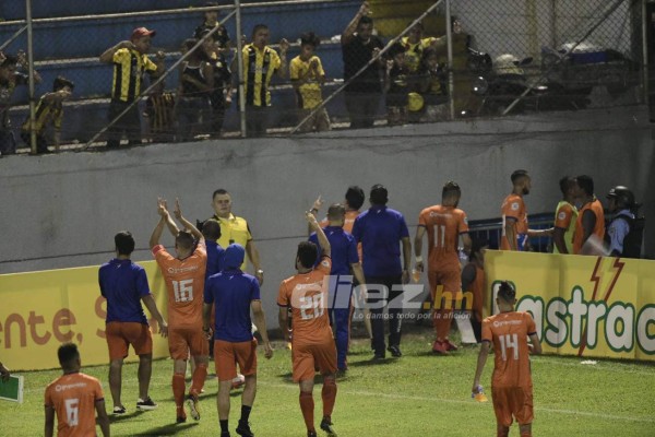 La tristeza de Real España y su gente en la noche que unos Lobos silenciaron el Morazán