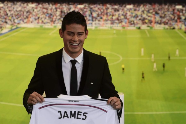 James Rodríguez fue presentado por Real Madrid ante 20 mil aficionados.