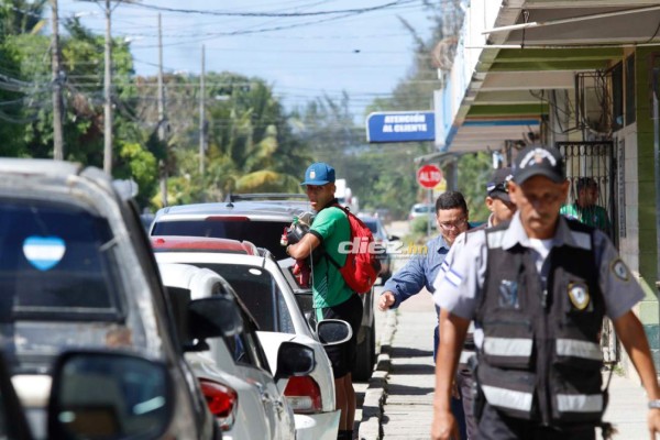 ¡Fusión! Festejo al estilo Dragon Ball, saludos de manos y policía resguardaron el Excélsior