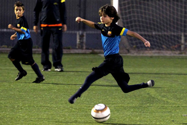 Gabriel Muniz, niño brasileño sin pies, cumple su sueño.