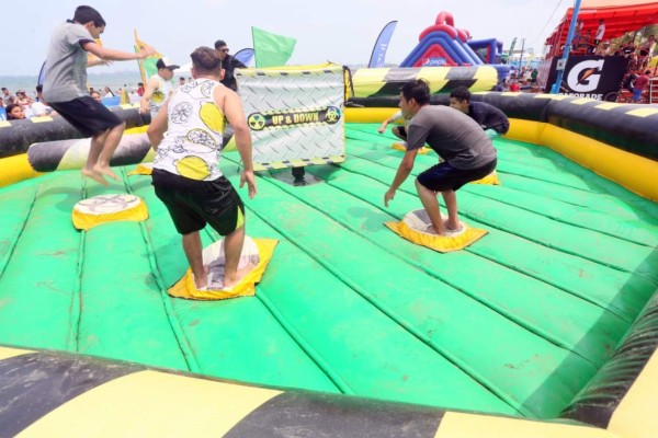 Las marcas de Embotelladora de Sula siguen ofreciendo diversión a los hondureños que visitan las playas de Puerto Cortés y Tela