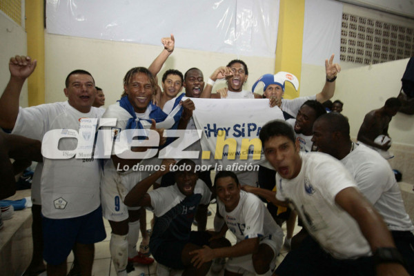 Imágenes de la celebración a Sudáfrica en El Salvador.
