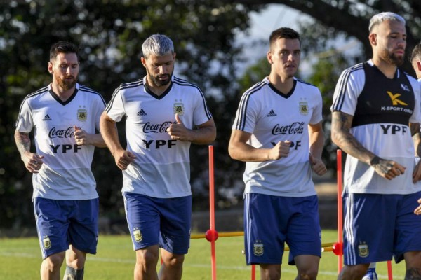 ¡Messi recibe regalo! Así fue el entreno de Argentina previo a enfrentar a Brasil