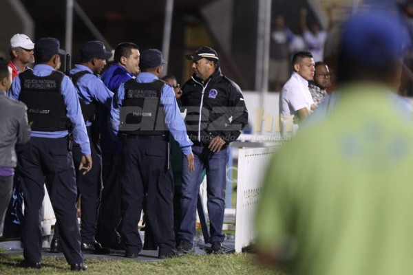 CURIOSAS: La pelea de Kevin Álvarez con Osman Madrid y el aguacero en el Puerto