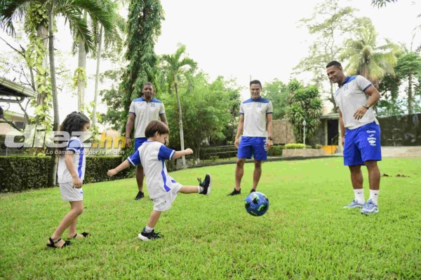 ¡Bonita actividad! Jugadores de la Selección de Honduras dan alegría a niños